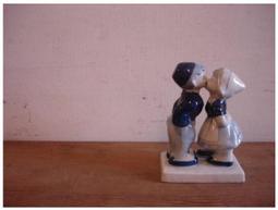 WH25225【四十八號老倉庫】全新 早期 台灣 金邊 玫瑰花 茶壺 壺蓋 7.4/6.1cm 1蓋價【懷舊收藏拍片道具 歷史價格詳細信息