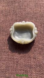 雕刻細膩的糕點模具多孔圖案，惜黑的部分被火燒過，品相如圖，看20284 歷史價格詳細信息