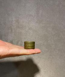 清代銅製香盒，包漿非常厚重，此盒腹呈圓珠形，盒體刻三股線條；149 歷史價格詳細信息