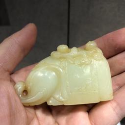 清代老和田玉提油獨角瑞獸，玉質溫潤，圓雕瑞獸呈臥姿，伏于地表176 歷史價格詳細信息