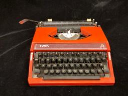 早期打字機(B)~~手提式~~德國~~附蓋子~~收藏.懷舊.擺飾.道具 歷史價格詳細信息