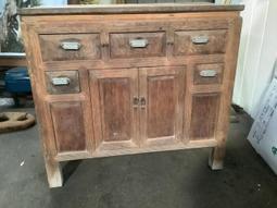 正老 TOYO 超凸玻璃 電鐘 準確 . 白色面板 金色鋁字 . 全新 JAPAN 機心準確.  電池驅動 歷史價格詳細信息