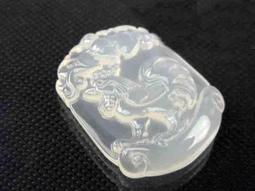 《紀老師的收藏》特冰種放光料 →天然沁色玉髓手工立體精雕項鍊{富貴貔貅}→26B40U59  ※正能量-聚氣招財•心想事成•配戴增值! 歷史價格詳細信息