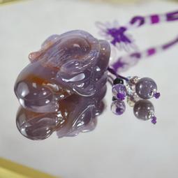 【齊花花】玉兔呈祥紅蠟石手串‧氣質高雅‧溫柔細膩‧旺人緣‧招財鎮宅‧穩固運勢‧化解太歲‧逢凶化吉~（Y108） 歷史價格詳細信息