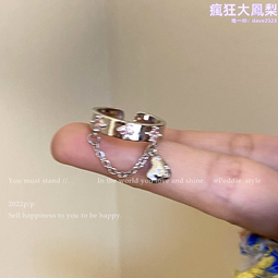 ＊甜酷風唇釘唇環＊2024新款不銹鋼骷髏手個性鈦鋼唇釘朋克耳釘-滿599免運 歷史價格詳細信息