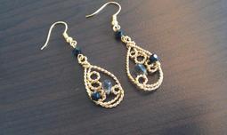 潼綾設記飾~ 玫瑰如名 { 清月 }天然強藍月光石蛋面戒面小米珍珠美制銅線 手做 包鑲 金屬線項鍊 歷史價格詳細信息