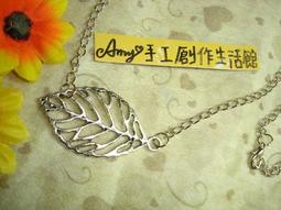 Amy手工創作生活館~手工設計【學院風~咖啡色織紋緞帶&深藍與白色格紋鈕扣+雙層鍊層次造型】古銅大別針/獨家設計款 歷史價格詳細信息