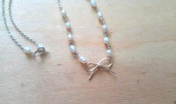 潼綾設記飾~ 玫瑰如名 { 清月 }天然強藍月光石蛋面戒面小米珍珠美制銅線 手做 包鑲 金屬線項鍊 歷史價格詳細信息