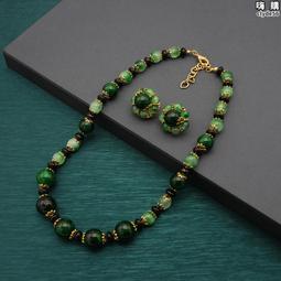vintage黃綠細格子珍珠扣外套，背面下擺百褶設計，大的珠光金扣，珍珠扣有掉皮磨損，整體挺好的沒啥大問題，這件手工訂製的，無標～  •尺寸 歷史價格詳細信息