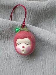 [ 丁銘畫廊 ]    吊飾   晴天娃娃 - 純手工製做 - 獨特 歷史價格詳細信息