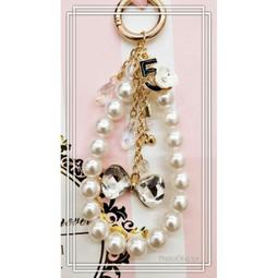 5號花瓣魔術粉底刷~~優質刷毛豐富緊密柔軟，大直徑大面積上妝更快速。且精細不遺漏眼臉與鼻翼處，輕鬆創造精緻妝感。 歷史價格詳細信息