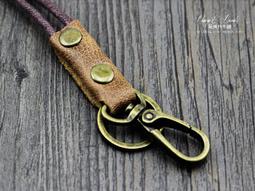 【時尚玩家】美國進口Tritan材質一鍵彈蓋巨無霸運動水壺2500ml(附杯刷 吸管 皮套) 歷史價格詳細信息