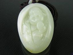 《紀老師的收藏 》頂級溫潤凝膩透亮→100%天然A貨新疆和闐玉項鍊 {自在觀音}→16B33P8650  ※聚氣招財、心想事成、收藏增值! 歷史價格詳細信息