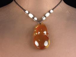 《紀老師的收藏》溫潤透亮•高貴迷人→天然金絲蜜糖黃玉髓項鍊（福在眼前）→26B36U05  正能量-聚氣招財•心想事成•收藏增值 歷史價格詳細信息