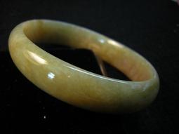 【采鑫坊】A貨緬甸玉手鐲 緬甸玉鐲)腰子環蜜糖品~直徑53mm《低起標.無底價》~附禮盒 價格比較,價格查詢,歷史價格詳細信息