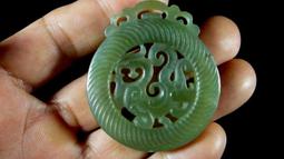 和闐玉靈芝小擺件，可做筆架，也可做擺件陳設觀賞，新疆山料，料20128 歷史價格詳細信息