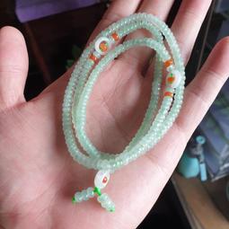 逸品軒～天然緬甸玉A貨-R2200-冰糯淡春彩白菜墜子 長49.5mm寬32mm厚12.5mm 糯種，水頭好，雕刻精細 歷史價格詳細信息