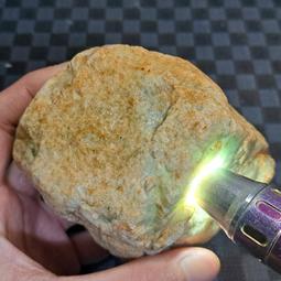 翡翠原石 木納邊角小墨翠 藍水 重量15克 尺寸3*2.5+0. 翡翠 原石 收藏 【天地通】二手-300 歷史價格詳細信息