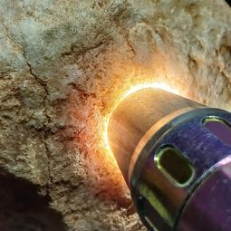 翡翠原石 木納邊角小墨翠 藍水 重量15克 尺寸3*2.5+0. 翡翠 原石 收藏 【天地通】二手-300 歷史價格詳細信息