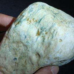 翡翠原石 木納邊角小墨翠 藍水 重量15克 尺寸3*2.5+0. 翡翠 原石 收藏 【天地通】二手-300 歷史價格詳細信息