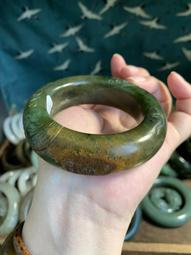 碧籽陽綠獸面鐲，色澤辣綠，底子細膩，純手工雕刻，雖沒有矯情的1237 歷史價格詳細信息