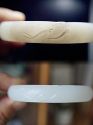 白送價籽料童子寶寶鎖新疆和闐玉籽料獨籽白玉紅沁撒紅皮吊墜掛件 歷史價格詳細信息