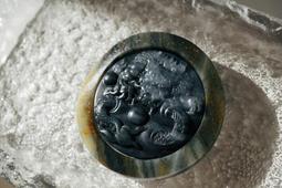 和闐玉籽料 俏色金皮油潤白肉巧雕天祿和田玉獨籽31.6g Q潤細白肉 黃金皮色俏雕保留 溫潤油性佳 歷史價格詳細信息