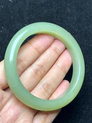 玉手鐲 新疆正品A少女碧玉圓條玉鐲子老坑菠菜綠冰透碧玉手鐲細條叮當鐲。 歷史價格詳細信息
