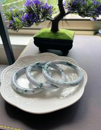 紫羅蘭飄花手鐲 圈口57.2-10.8-19.3 玉質細膩， 歷史價格詳細信息