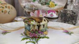 紫丁香歐陸古物雜貨♥歐洲vintage蝴蝶結花朵鑲鑽石胸針 歷史價格詳細信息