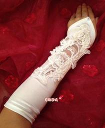 新款 車骨花朵蕾絲貼花水鑽露指長手套 森系仙女唯美浪漫 骨花露指婚紗手套蕾絲 長款夏 韓版白色鏤空縫珠結婚手套新娘配飾 歷史價格詳細信息