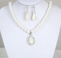 蝴蝶珍珠耳環2024新款爆款小眾獨特設計耳飾女輕奢高級感氣質耳圈~滿200元發貨 歷史價格詳細信息