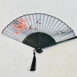 「摺扇、扇子」台灣現貨供應－#摺疊扇#撒扇#扇#木雕扇#絲綢扇#絹扇#扇子#古風摺扇#中國風#舞蹈扇#摺疊扇子#隨身攜帶 歷史價格詳細信息