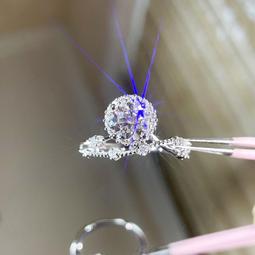 正品D色莫桑石鉆戒女純銀1克拉情侶豪華婚戒圓包豪鑲求婚結婚戒指 歷史價格詳細信息