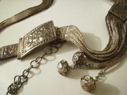 Vintage boho Necklace Bone &amp; Brass Beads Tribal Ethnic Style Substantial Piece. 歷史價格詳細信息