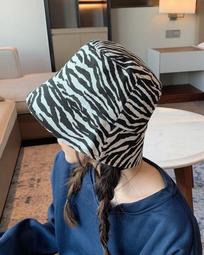 韓國 斑馬紋漁夫帽  毛呢格紋漁夫帽 水桶帽 盆帽 白色 黑色 外拍 拍照道具 網紅同款 歷史價格詳細信息