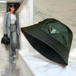 PRADA 經典三角黑字LOGO夾棉納帕軟皮手提包 (黑色) 歷史價格詳細信息