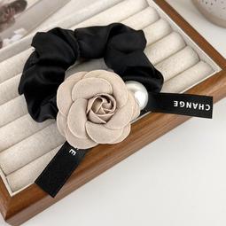 {朵朵韓飾} C2147 韓國直送(正韓)-法式氣質植絨水鑽玫瑰鏤空雲朵抓夾(三色) 歷史價格詳細信息