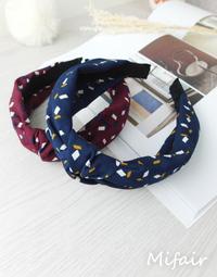 Mifairshop 簡約線條小領巾＊韓國同步新款＊領巾方巾髮帶野餐布便當布手帕餐巾布口水布髮帶手帕＊藍色深灰色＊現貨＊ 歷史價格詳細信息