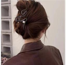 珍珠髮夾 盤髮夾 珍珠鯊魚夾 日系髮抓 後腦勺 頭髮夾子 珍珠抓夾 韓國時尚髮飾 優雅頭飾 洗澡盤髮抓夾 扎頭髮 馬尾夾 歷史價格詳細信息