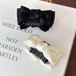 {朵朵韓飾} C3671 韓國直送(正韓)-法式氣質緞面褶皺花朵抓夾(二色) 歷史價格詳細信息