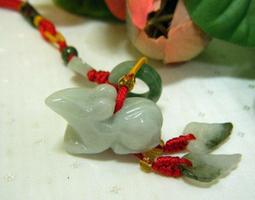 【婉 湲玉 石 坊】~天然緬甸玉【A貨】生意興隆/ 好采頭/招財吊飾(做生意做佳)總長30CM=A1-211 歷史價格詳細信息