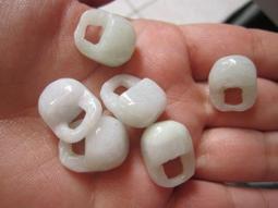 一個緬甸翡翠原石大馬坎場口重量336克 翡翠 原石 石料【二手】【佟掌櫃】-2591 歷史價格詳細信息