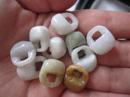 一個緬甸翡翠原石大馬坎場口重量336克 翡翠 原石 石料【二手】【佟掌櫃】-2591 歷史價格詳細信息