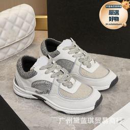 香家25c銀白亞克力星星胸針 胖呼呼的大星星 太可愛了 高級透明樹脂 裏面用銀亮片點綴 燈光下熠熠閃耀✨細膩而璀璨的美 可以搭配衣服帽子顏值好高 歷史價格詳細信息