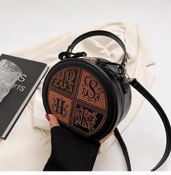 【時尚包款】黑色/紅色雙肩後背包 2018雙肩包女新款潮韓版簡約時尚PU百搭包包大容量背包學院風書包【I生活】 歷史價格詳細信息