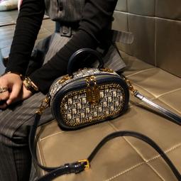 品牌包包女2023新款女士秋季手提小方包真皮質感單肩斜挎小包 歷史價格詳細信息