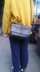 黑色側/肩背包- 限量福利品 (下單前請聊聊詢問) 歷史價格詳細信息