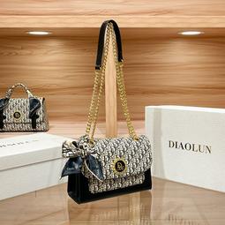 香港高級感斜挎小方包包女2023新款鎖扣單肩法棍包時尚腋下包 歷史價格詳細信息