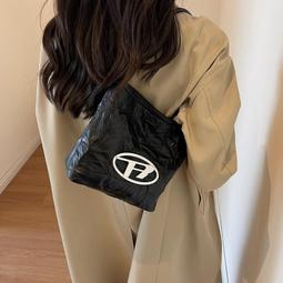 新款熱銷 網紅質感小包包女包新款2022夏季洋氣防水包女迷你百搭單肩斜挎包~特價~特賣 歷史價格詳細信息